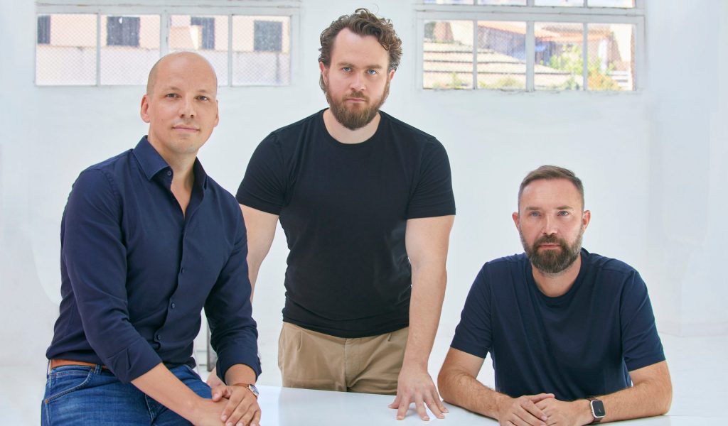Helsing-CEO Gundbert Scherf mit seinen Co-Gründern Niklas Köhlerund Torsten Reil, (v.li.n.re.)